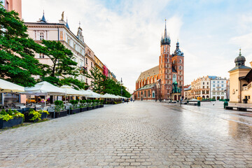 Fototapeta premium Old town of Cracow, Poland with St. Mary's Basilica and restaurants