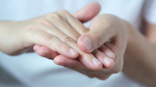 Hands of computer users have pain and injury to the fingers. From Syndrome Syndrome .Health and Physical Concepts
