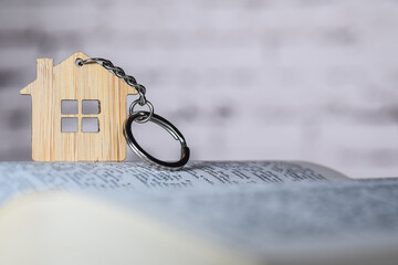 maison logement immobilier credit hypothecaire clé clef livre notaire acte vente loi