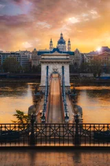Zelfklevend Fotobehang Dawning Beauty: Szechenyi Bridge in Budapest © Robby