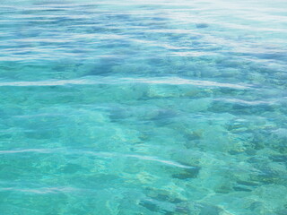鮮やかなで綺麗なコバルトブルーの海