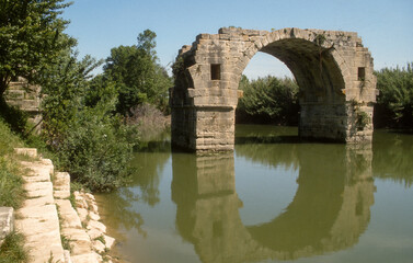 Fototapeta na wymiar pont Romain, pont Ambroix, pont d'Ambrussum, 30, Gallargues le Montueux, Gard, région Languedoc Roussillon, France