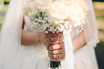 bride holding bouquet