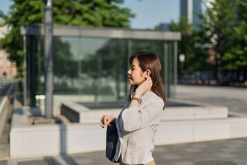 丸の内のビジネスウーマンポートレート