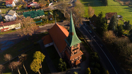Kościół w Stegnie jesień dron
