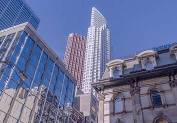 Obraz premium High-rise office towers and old buildings in downtown Toronto.