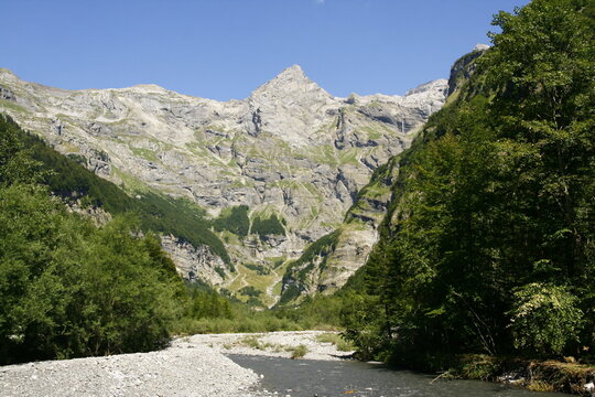 Fond de la combe &agrave; Sixt-Fer-&agrave;-Cheval dans le d&eacute;partement de la Haute-Savoie en France