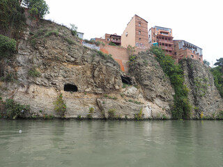 Tbilisi rocky banks of the Kura river © Yosef