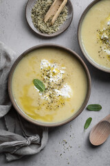 soupe velouté poireaux pomme de terre graines et crème