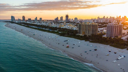 Fototapeta premium sunset over the city of miami florida