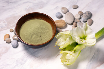 Obraz na płótnie Canvas Beauty spa treatment laminaria algae in bowl for body wrapping and bath 