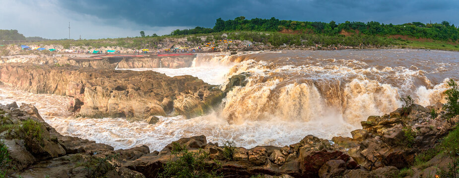 Dhuandhar waterfall on Narmada river has been named so because of the smoky appearance of the water falling off the cliff with utmost force at Jabalpur, Madhya Pradesh, India.