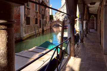 Fototapeta na wymiar Venice. Old stone traditional houses over the canal.