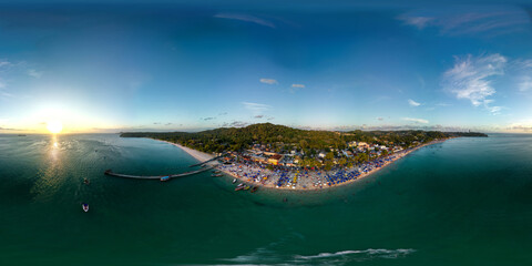 Imagem aérea em 360 graus da Praia de São Tomé de Paripe, localizada na cidade de Salvador, no...