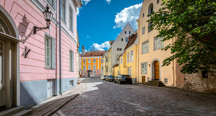 Cobblestone street in old town of Tallinn, Estonia. - obrazy, fototapety, plakaty
