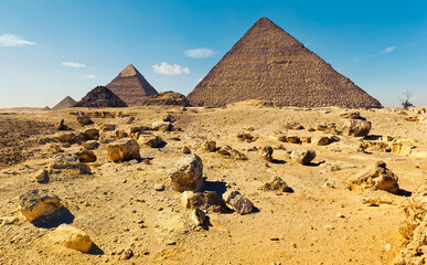 View of the Great Pyramid of Giza - Pyramid of Khufu (Cheops). Western Desert, Giza, Cairo, Egypt - obrazy, fototapety, plakaty