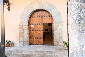 Fototapeta na wymiar Puerta de madera vieja