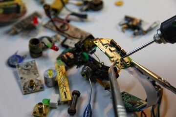 Microcircuit with connected contacts and devices. Repair of complex microequipment and gadgets....