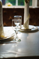 Table setting before the banquet. 