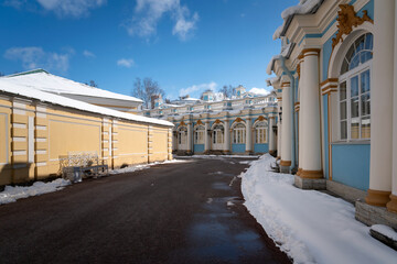 Fototapeta na wymiar View of the one-story building of the circumference of the Catherine Palace of Tsarskoye Selo on a sunny winter day, Pushkin, St. Petersburg, Russia