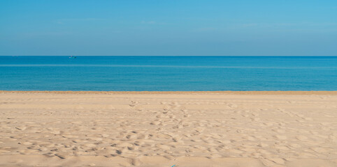 Fototapeta na wymiar Tropical sea beach with sand, ocean and blue sky