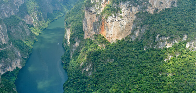 Cañón del Sumidero, Chiapas, Parque Nacional, RíoGrijalva, Pueblo Mágico, Chiapa de Corzo, Naturaleza, Aventura, México, ViajarFull, montañas © fergomez