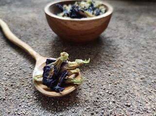 Fototapeta na wymiar dried blue pea tea 