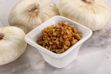 Dried roasted onion flakes for culinary