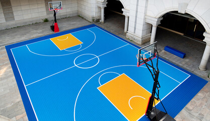 Aerial view of empty basketball court - obrazy, fototapety, plakaty