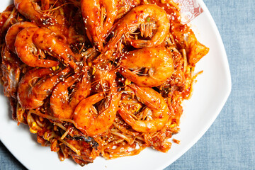 shrimp mixed with vegetables and spicy sauce