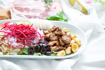 meat with vegetable salad