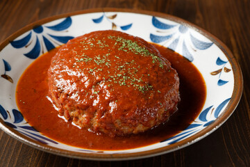 トマトソースの煮込みハンバーグ