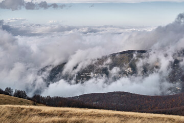Un mare di nuvole tra i Valloni del Parco Nazionale della Maiella - Abruzzo