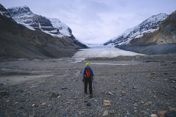 A guide walking towards the Athabasca Glacier. This glacier comes straight from the Columbia Icefield whose surface area reaches 325km² and a maximum thickness of 365 meters.