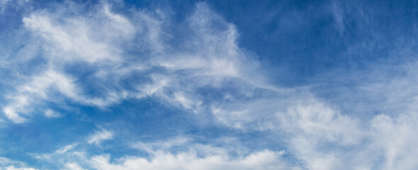 Fototapeta premium White clouds in the blue sky in sunny weather