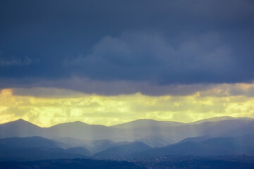 Obraz premium clouds over the mountains