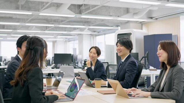 会議するビジネスグループ