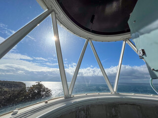 水仙で有名な福井県越前町にある「越前岬灯台」。この灯台は越前岬水仙ランド内にあり日本海を一望できる絶景スポットでもある。