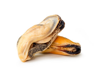 Naklejka premium Steamed or cooked food of fresh beautiful green mussels in stack or cross shape without shells isolated on white background with clipping path