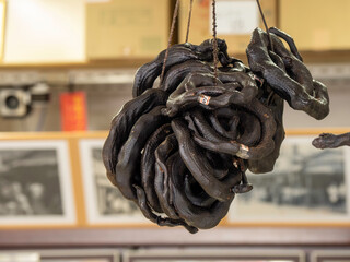 沖縄料理イラブーの燻製