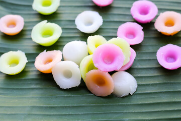 Obraz na płótnie Canvas Floral rice cakes (Kanom Nam Dok Mai) Thai dessert
