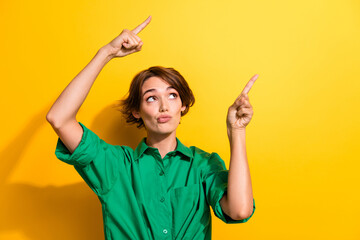 Photo of doubtful suspicious lady wear green shirt looking showing two fingers empty space isolated yellow color background - obrazy, fototapety, plakaty