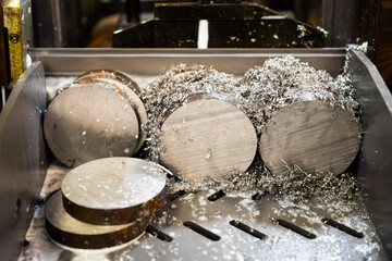Metal cutting machine