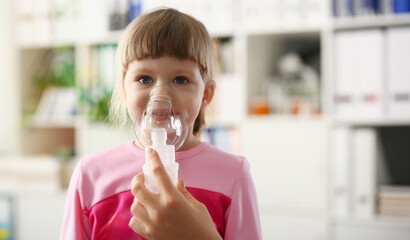 Little girl breathing with inhaler at doctor office portrait - obrazy, fototapety, plakaty