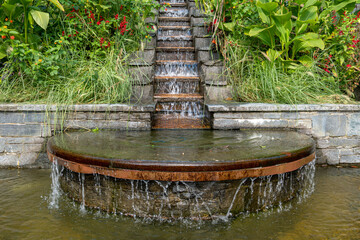 Wassertreppe im Park auf der Insel Mainau, Bodensee, Baden-Württemberg, Deutschland, Europa