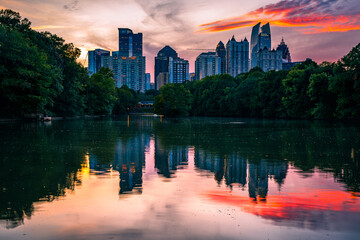 Panoramic view of Atlanta skyline during sunset shot from Piedmont Park in downtown Atlanta, GA,USA - obrazy, fototapety, plakaty