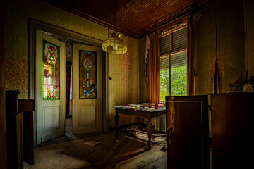 The pretty abandoned house of the car lover.