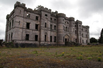 Fototapeta premium ruins of Dalqhuharron castle, Dailly scotland