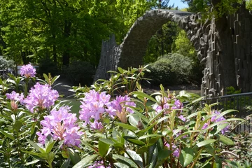 Papier Peint photo Le Rakotzbrücke Impressionen vom Azaleen- und Rhododendronpark Kromlau mit der Rakotzbrücke