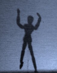 Hüpfende Figur als Schtten
